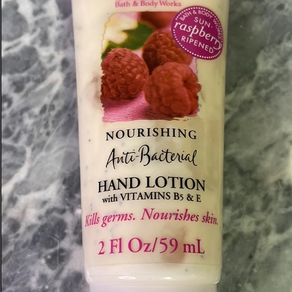Bath‎ and Body Works Lotion Hand Ripened Raspberry